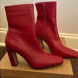 Steve Madden Vinka, dark red boot Bold Red Heeled Boots size 8.5
